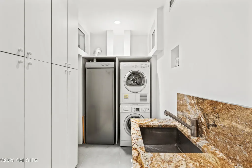 565 Oenoke Ridge New Canaan CT 06840