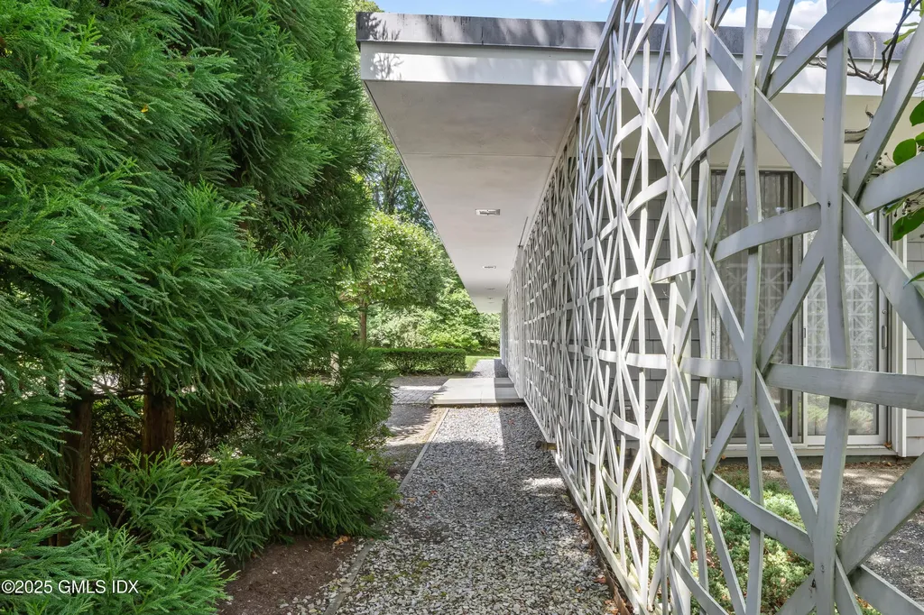 565 Oenoke Ridge New Canaan CT 06840