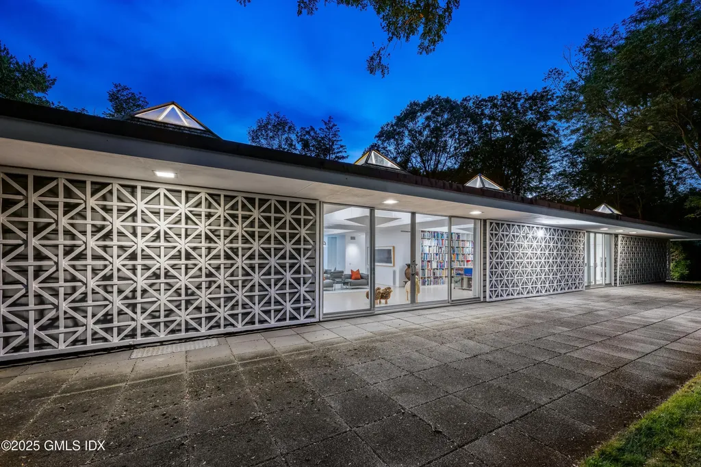 565 Oenoke Ridge New Canaan CT 06840