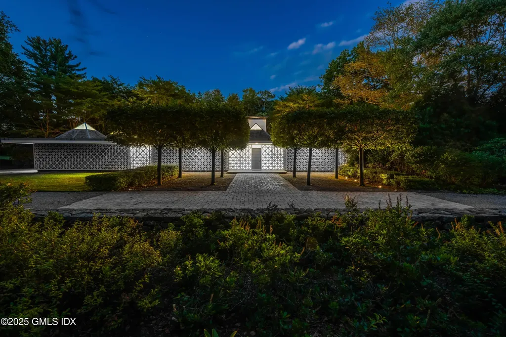 565 Oenoke Ridge New Canaan CT 06840
