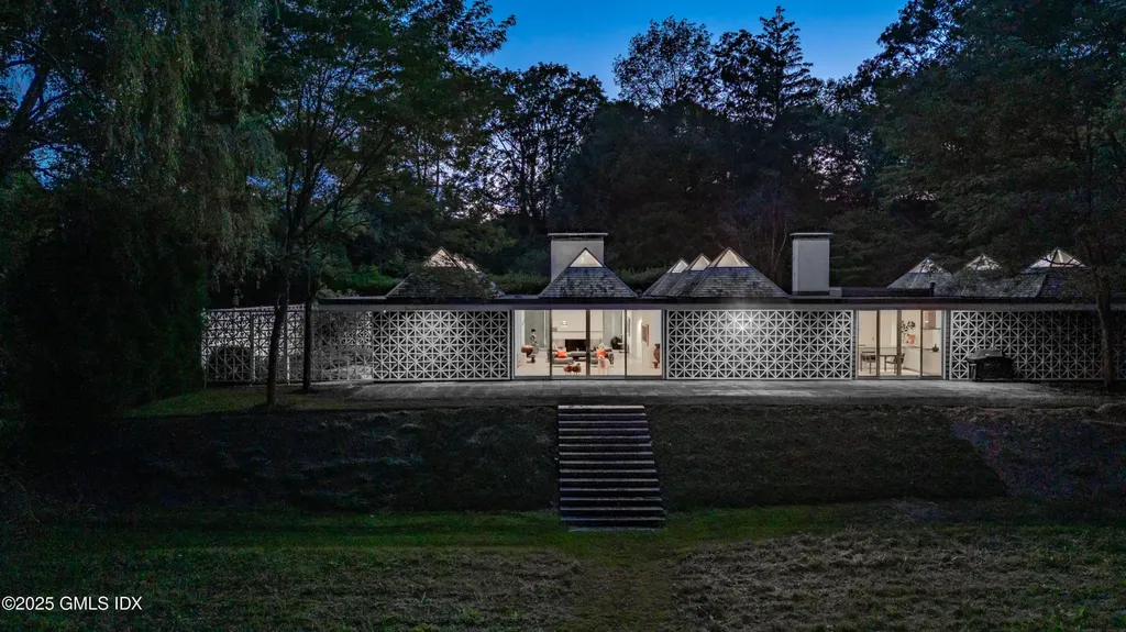 565 Oenoke Ridge New Canaan CT 06840