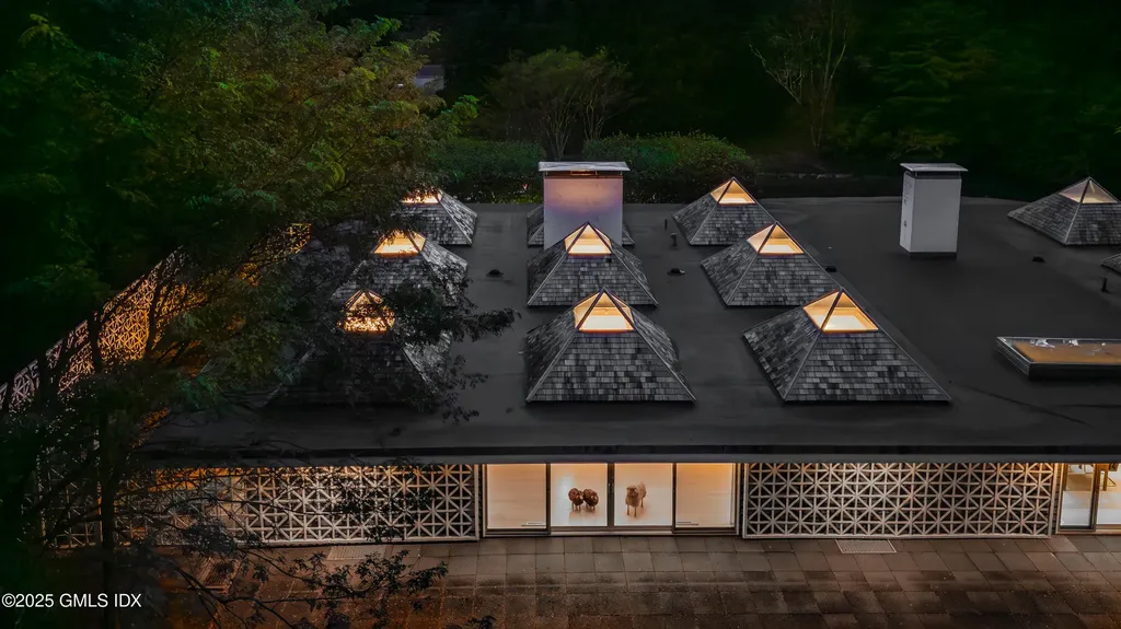 565 Oenoke Ridge New Canaan CT 06840