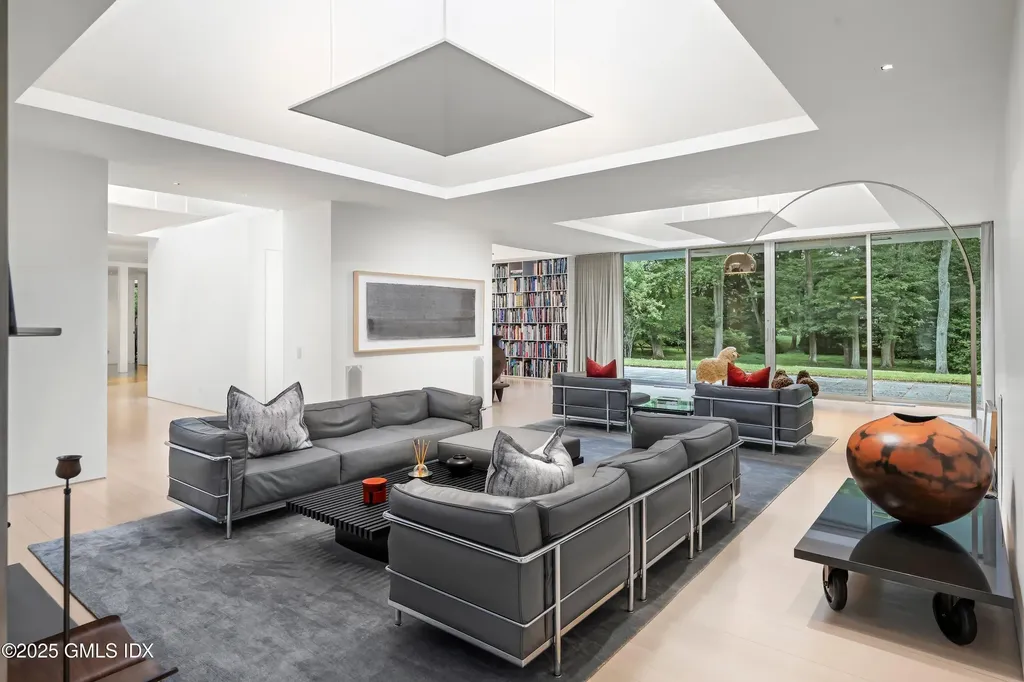 565 Oenoke Ridge New Canaan CT 06840