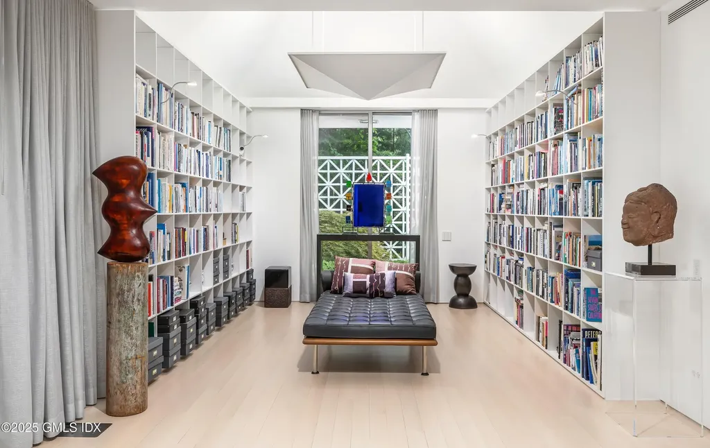 565 Oenoke Ridge New Canaan CT 06840