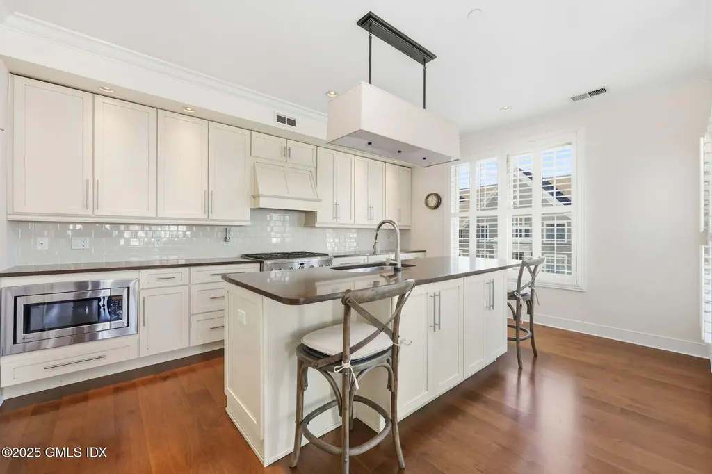 77 Havemeyer Lane Stamford CT 06902