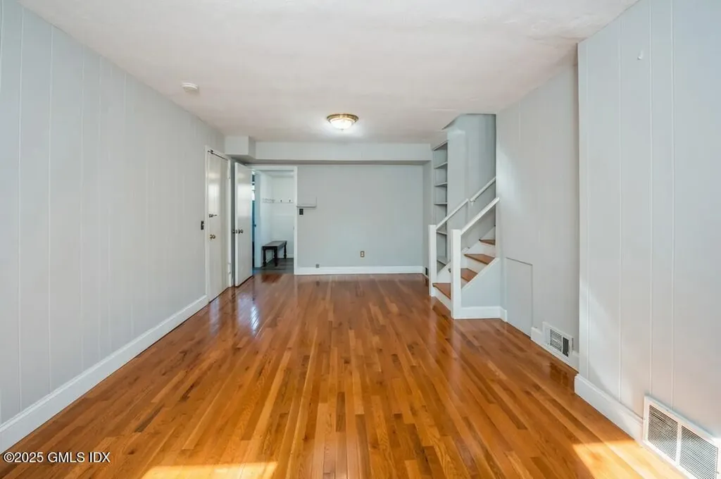 19 Bayside Terrace Riverside CT 06878