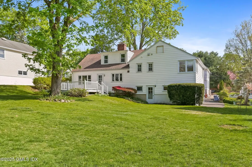 19 Bayside Terrace Riverside CT 06878