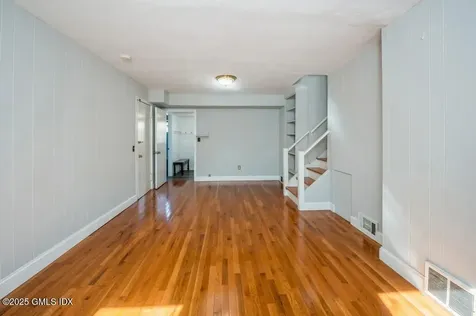 19 Bayside Terrace Riverside CT 06878