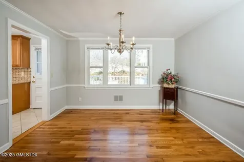 19 Bayside Terrace Riverside CT 06878