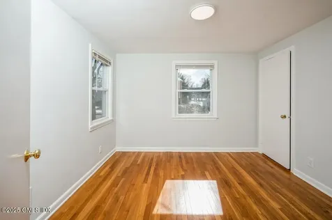 19 Bayside Terrace Riverside CT 06878