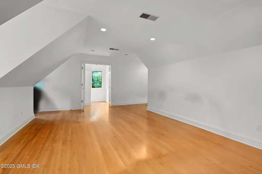 39 Running Brook Lane New Canaan CT 06840