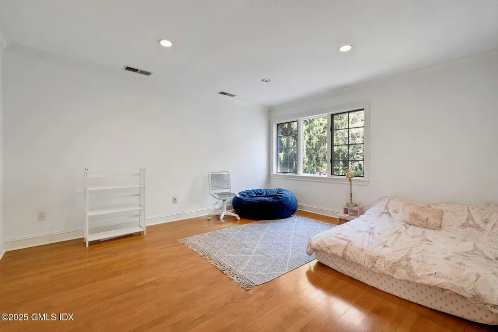 39 Running Brook Lane New Canaan CT 06840