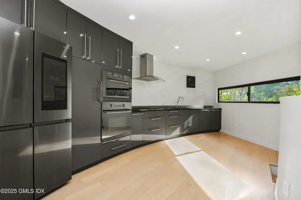 210 Red Fox Road Stamford CT 06903