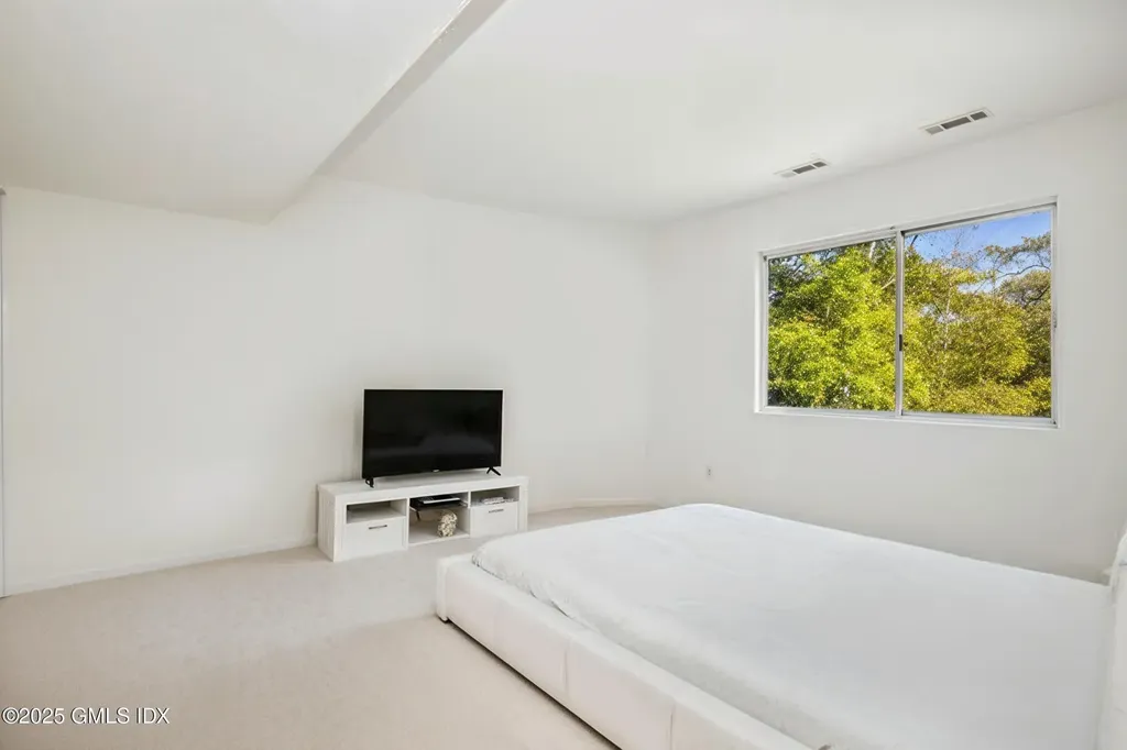 210 Red Fox Road Stamford CT 06903