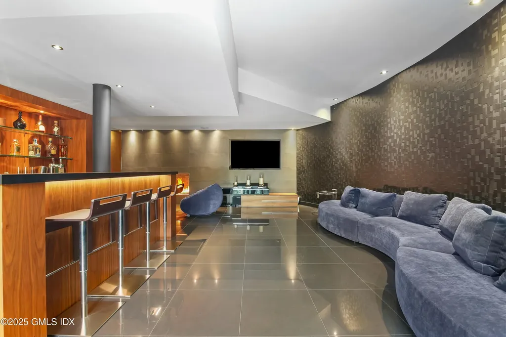 210 Red Fox Road Stamford CT 06903