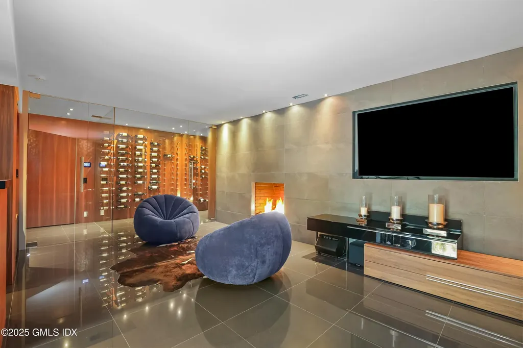 210 Red Fox Road Stamford CT 06903