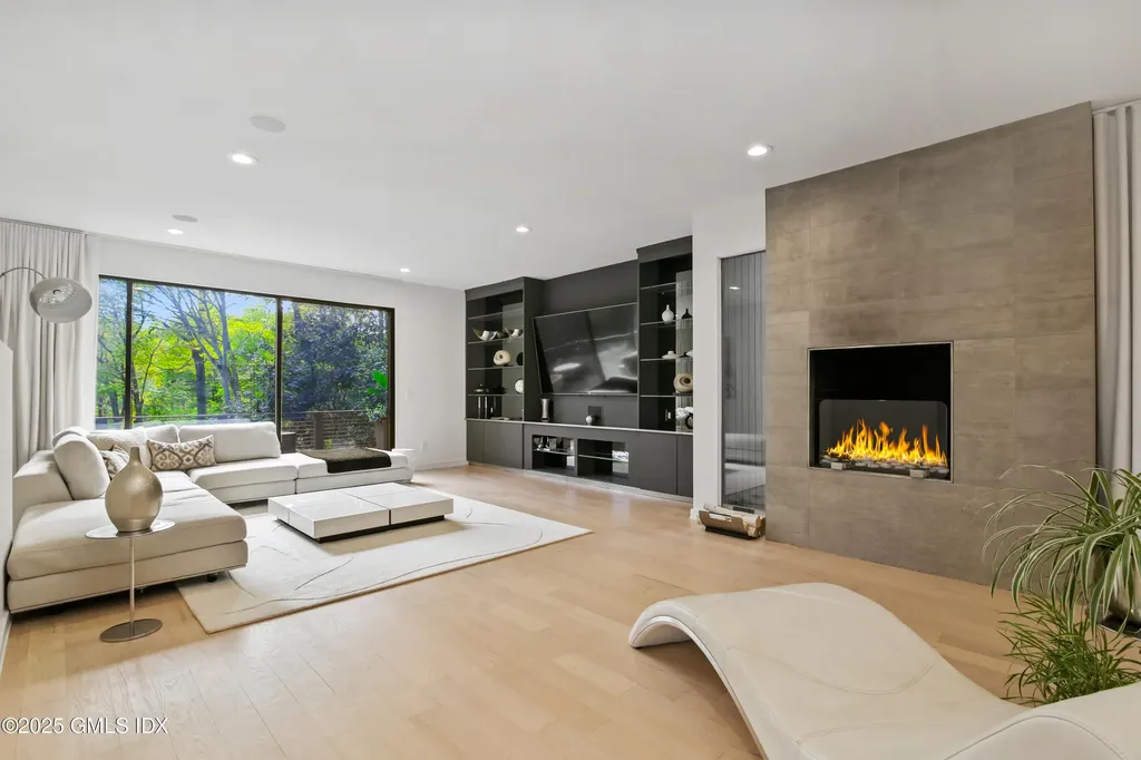 210 Red Fox Road Stamford CT 06903