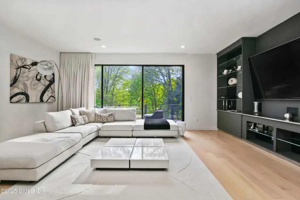 210 Red Fox Road Stamford CT 06903