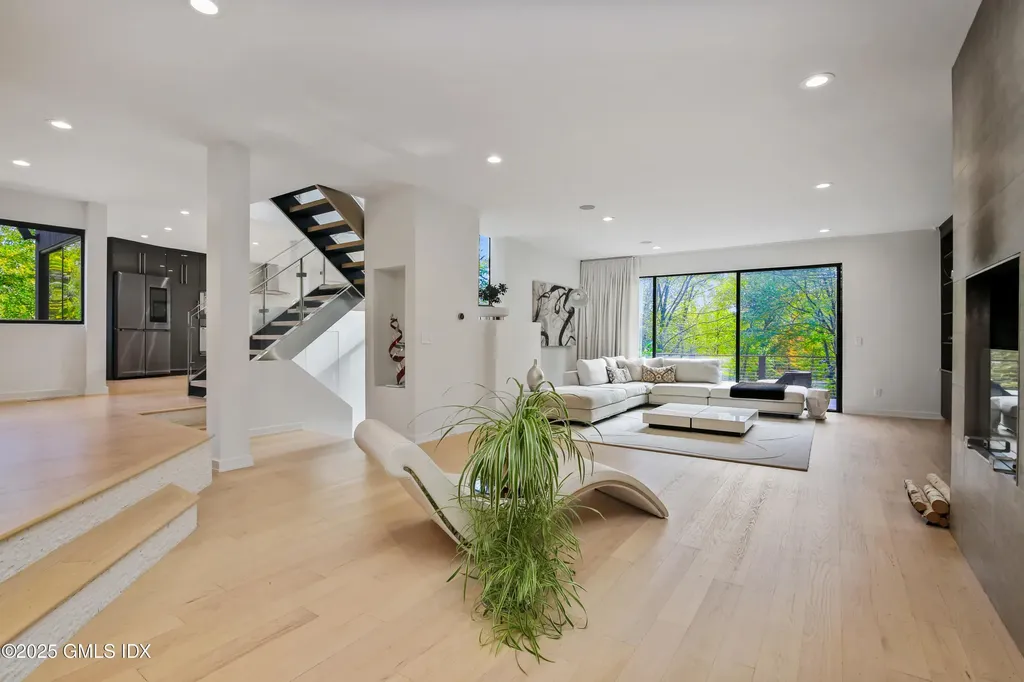 210 Red Fox Road Stamford CT 06903