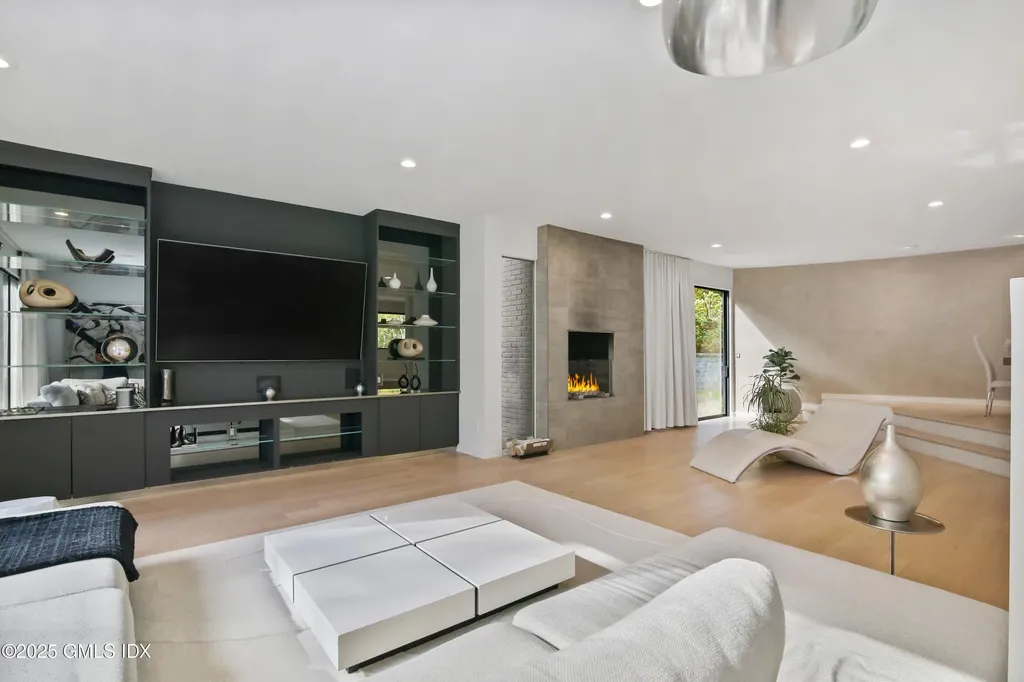 210 Red Fox Road Stamford CT 06903