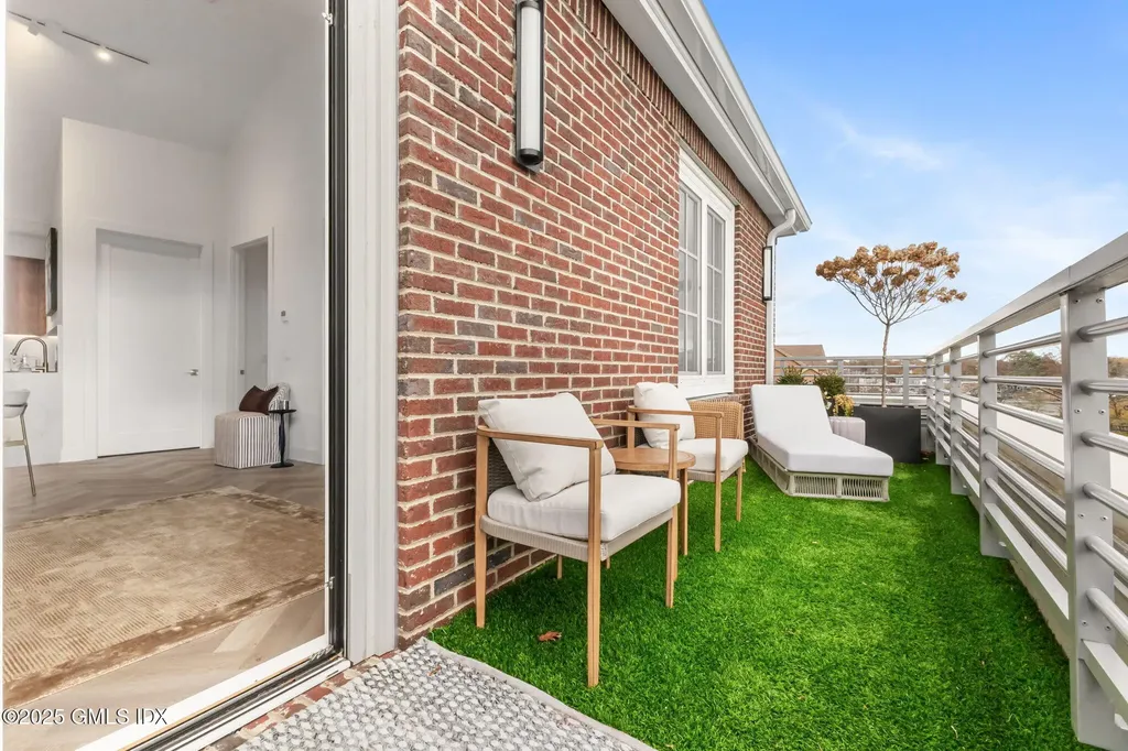 100 E Putnam Avenue Cos Cob CT 06807