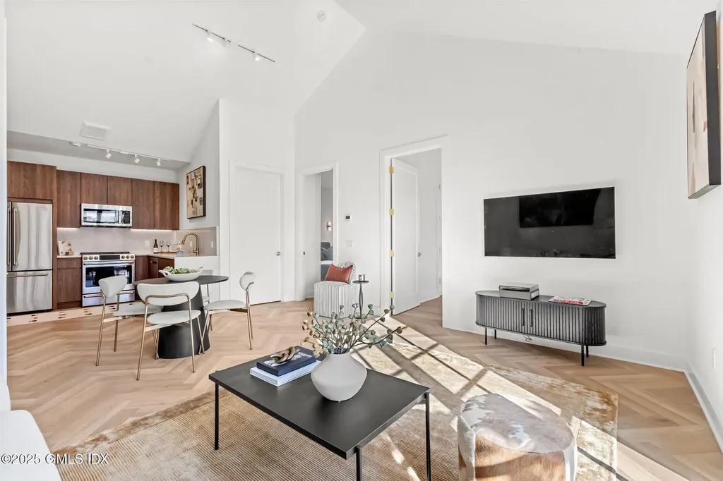 100 E Putnam Avenue Cos Cob CT 06807