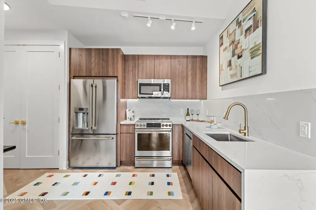 100 E Putnam Avenue Cos Cob CT 06807