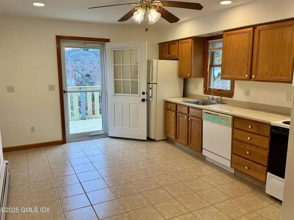 18 1/2 Morgan Avenue Greenwich CT 06831