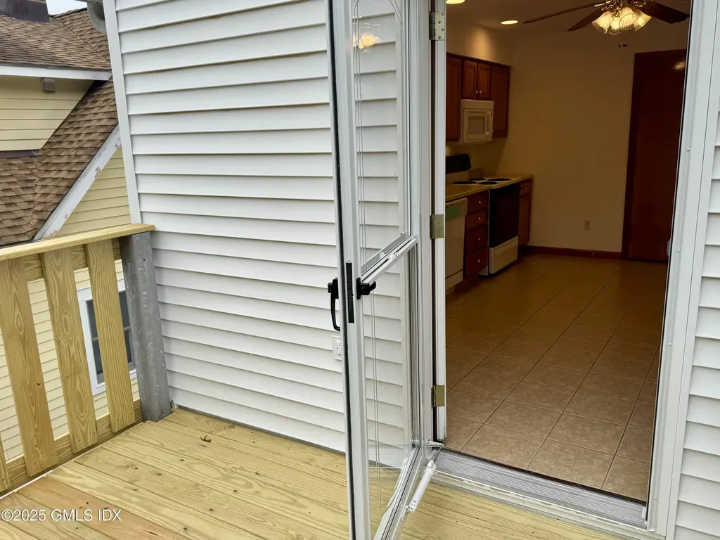 18 1/2 Morgan Avenue Greenwich CT 06831