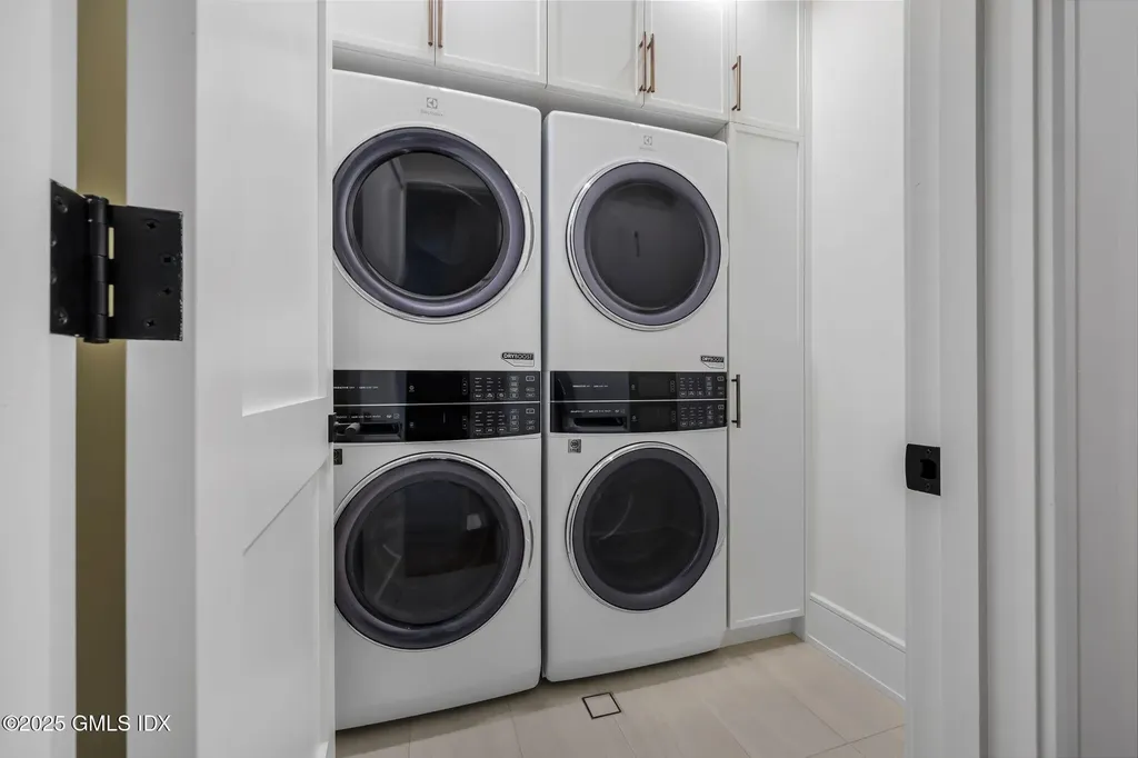 187 Field Point Road Greenwich CT 06830