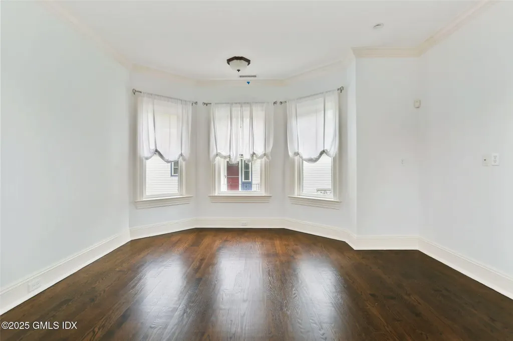 11 Harding Road Old Greenwich CT 06870