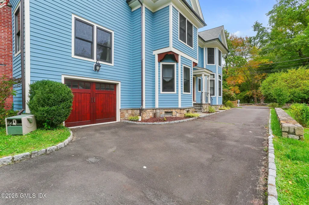 11 Harding Road Old Greenwich CT 06870