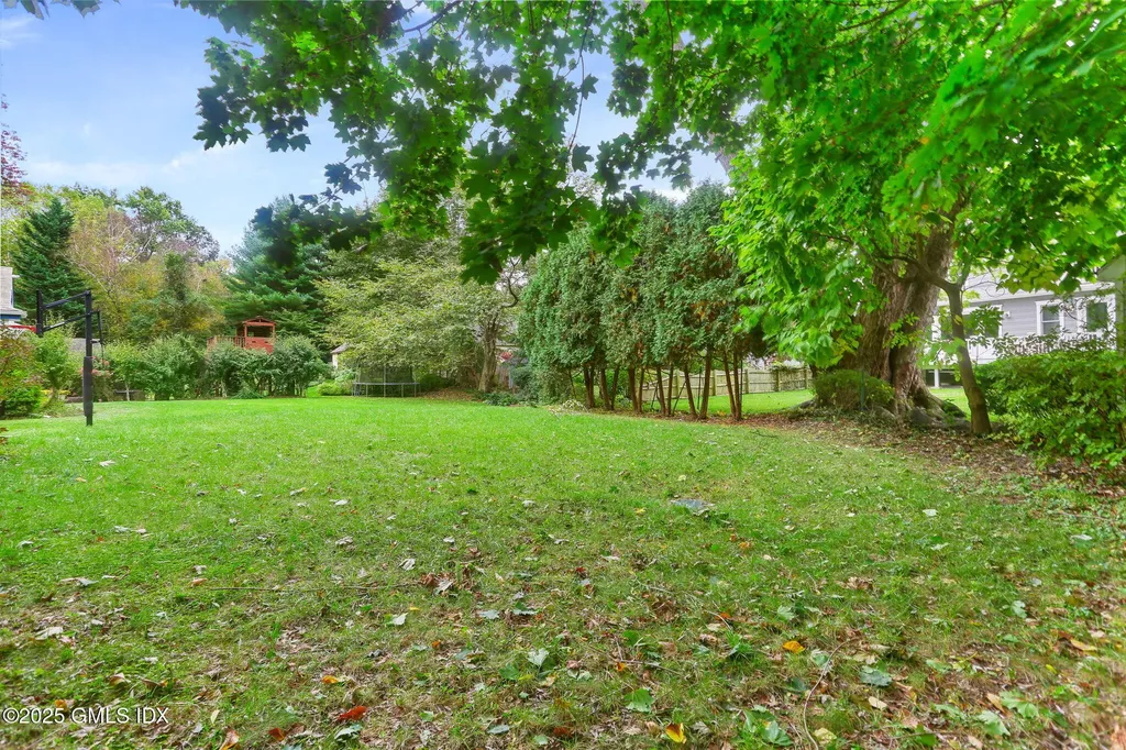 11 Harding Road Old Greenwich CT 06870