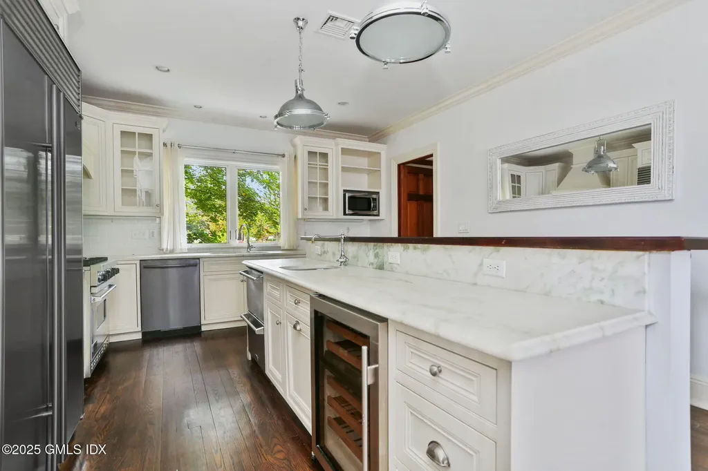 11 Harding Road Old Greenwich CT 06870