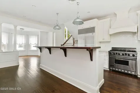 11 Harding Road Old Greenwich CT 06870