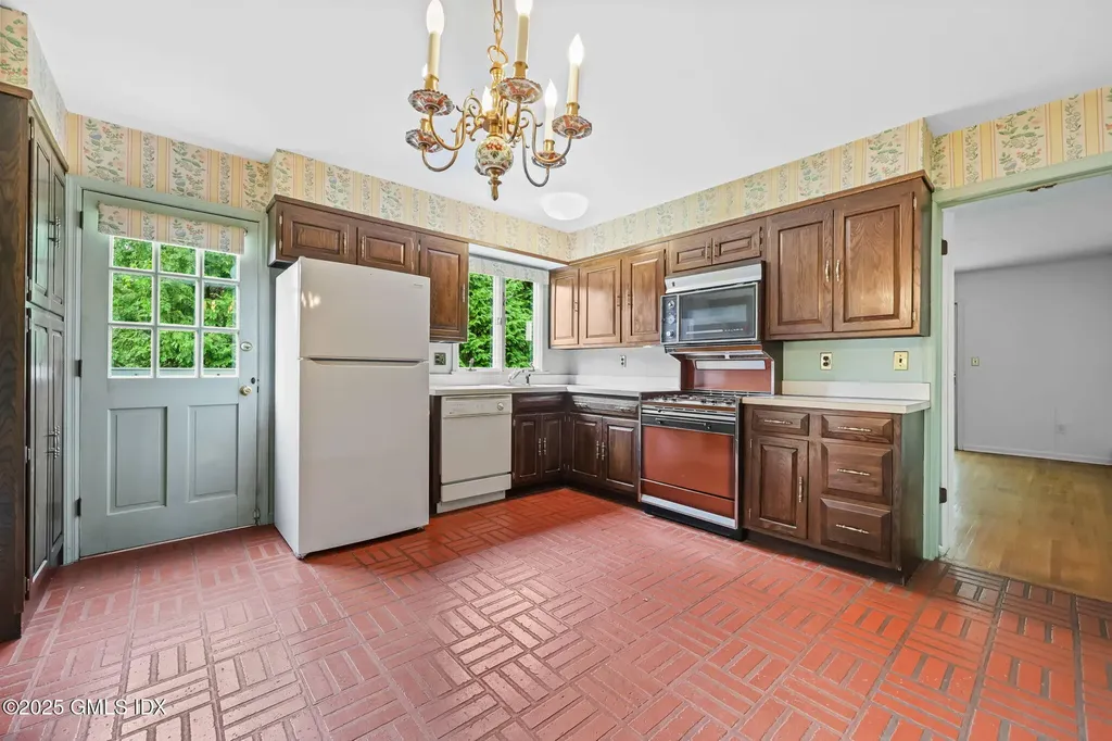 137 Shore Road Old Greenwich CT 06870