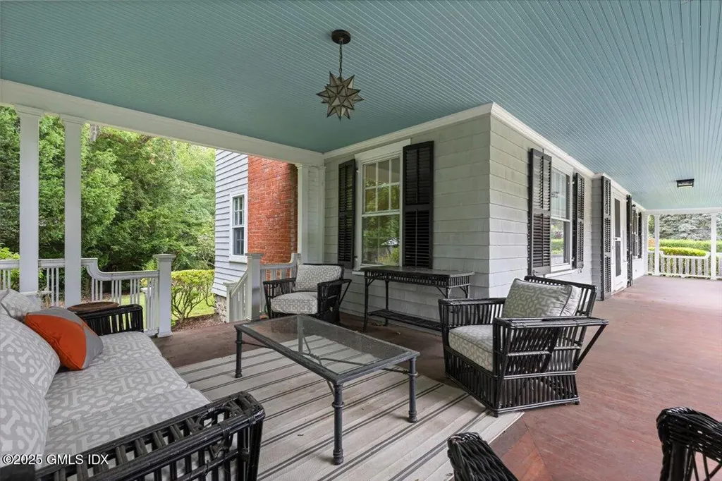 203 Riverside Avenue Riverside CT 06878