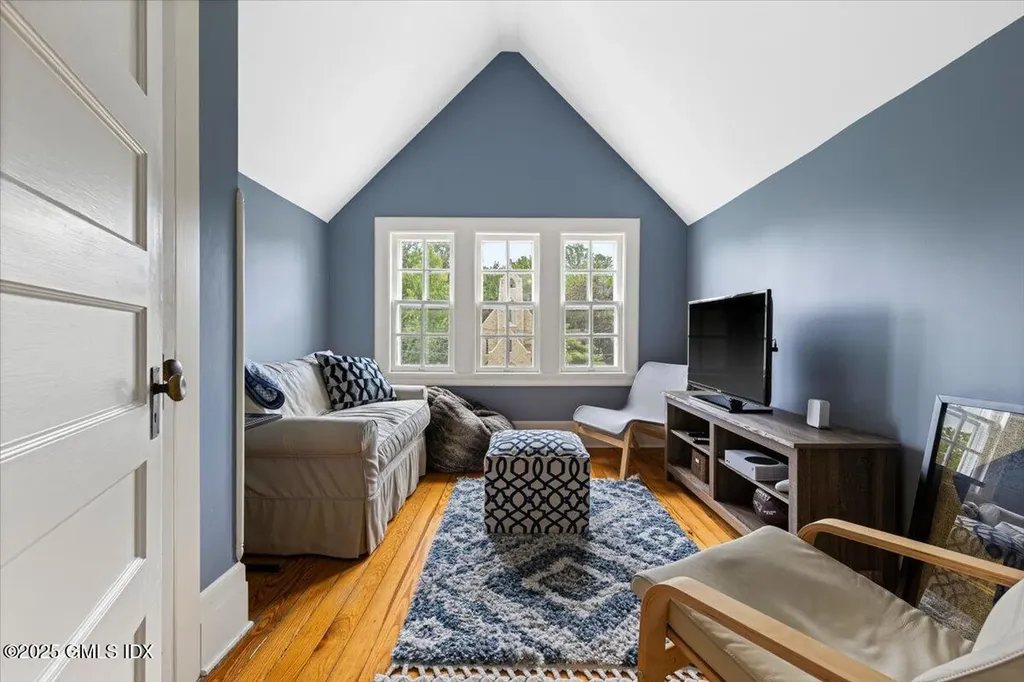 203 Riverside Avenue Riverside CT 06878