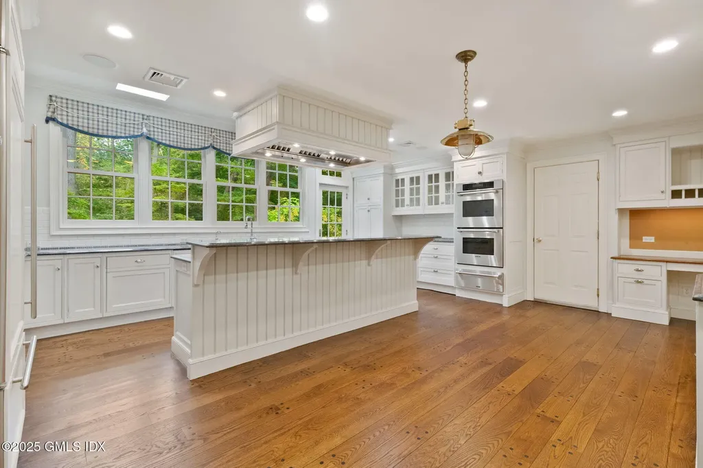 44 Indian Head Road Riverside CT 06878