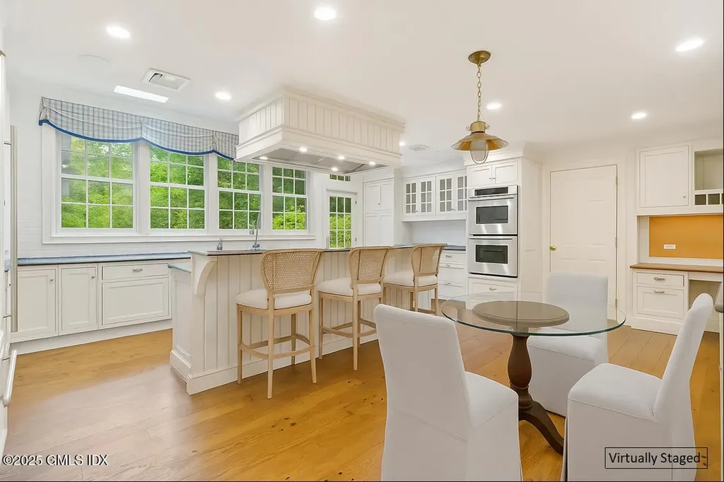 44 Indian Head Road Riverside CT 06878