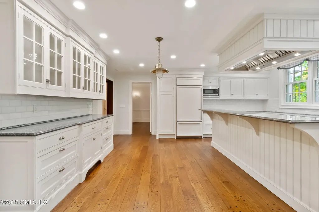 44 Indian Head Road Riverside CT 06878