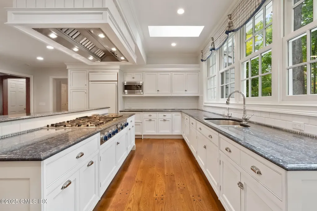 44 Indian Head Road Riverside CT 06878