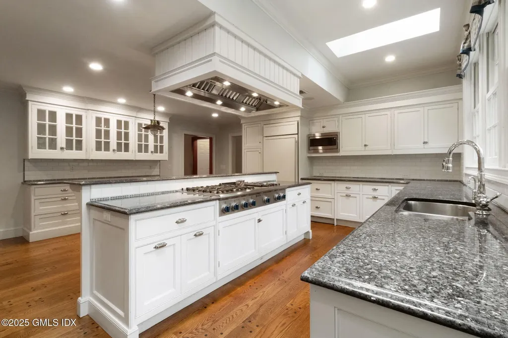 44 Indian Head Road Riverside CT 06878