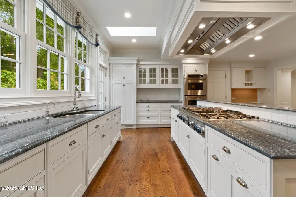 44 Indian Head Road Riverside CT 06878