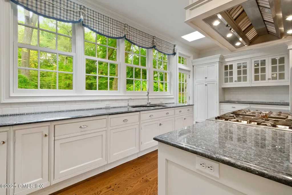 44 Indian Head Road Riverside CT 06878