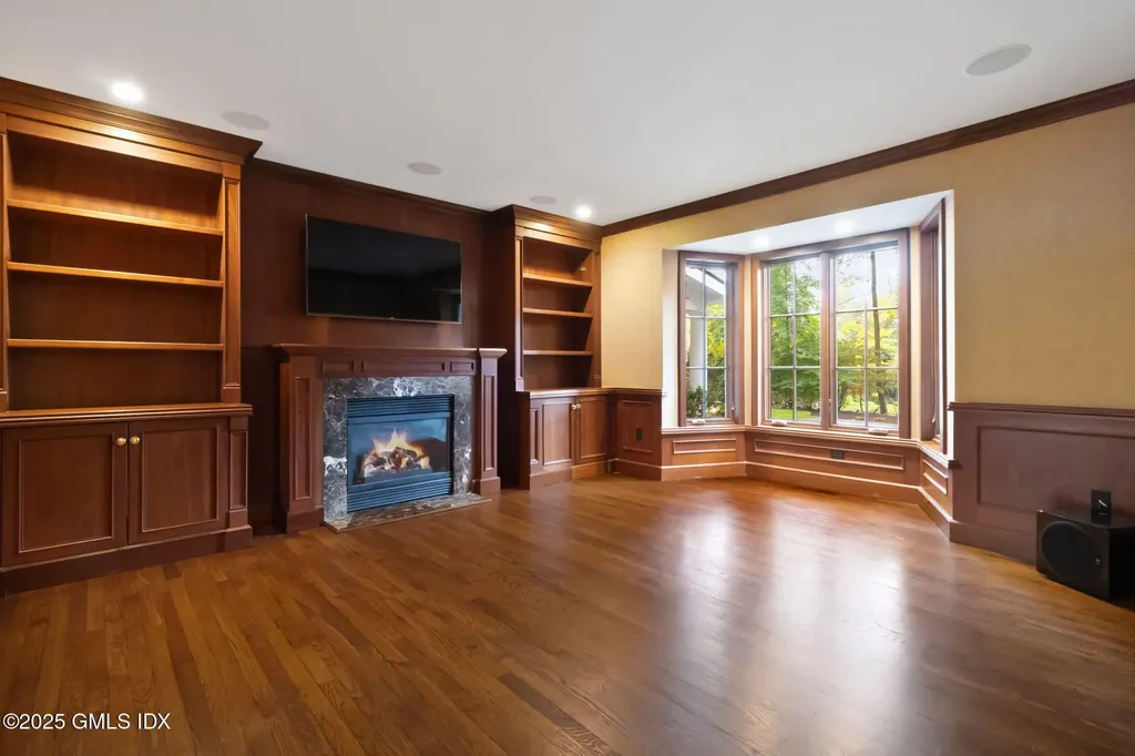 44 Indian Head Road Riverside CT 06878