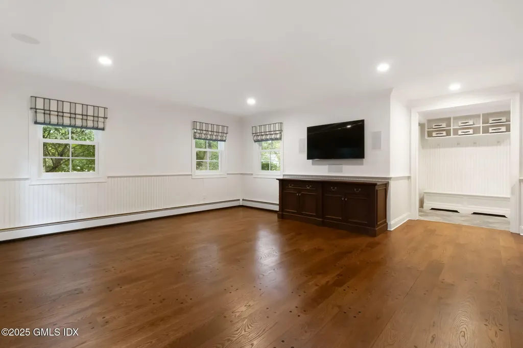 44 Indian Head Road Riverside CT 06878