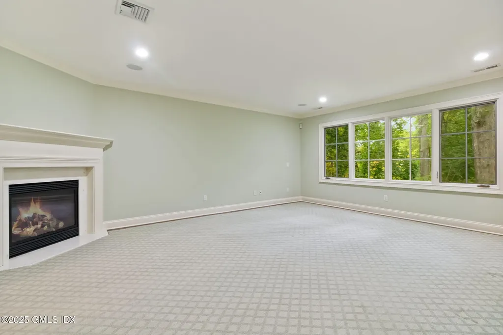 44 Indian Head Road Riverside CT 06878