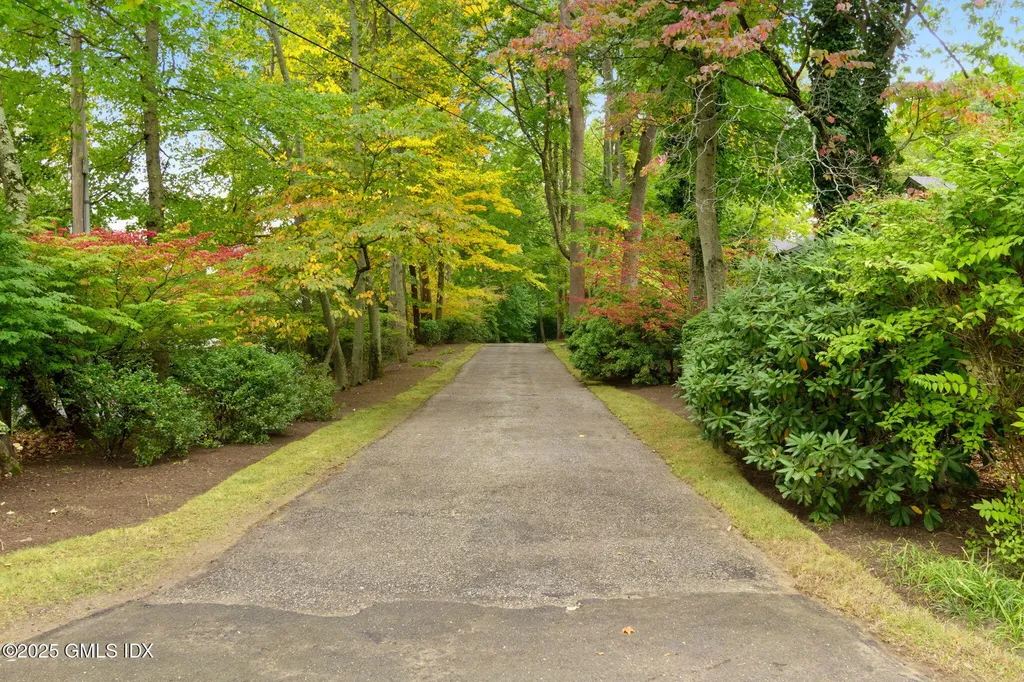 44 Indian Head Road Riverside CT 06878