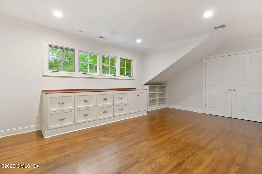 44 Indian Head Road Riverside CT 06878